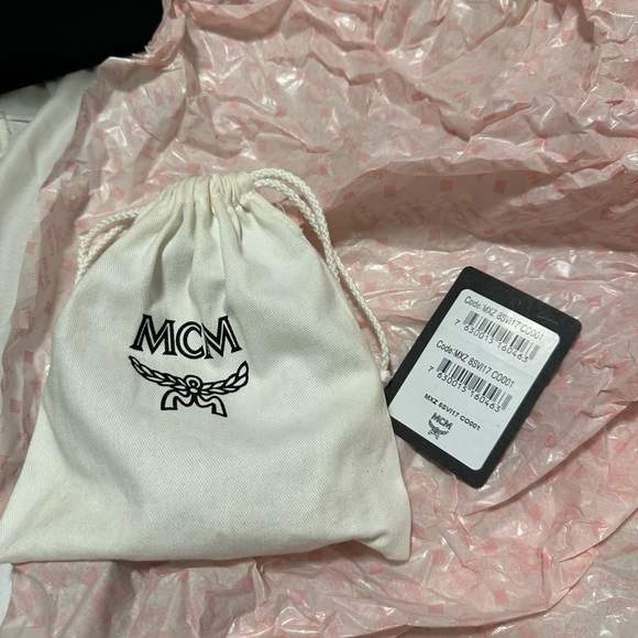 MCM Reservable belt black and pink sides with gold accent. - Picture 5 of 6